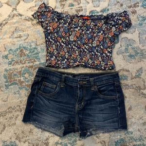 Chelsea & Violet Crop